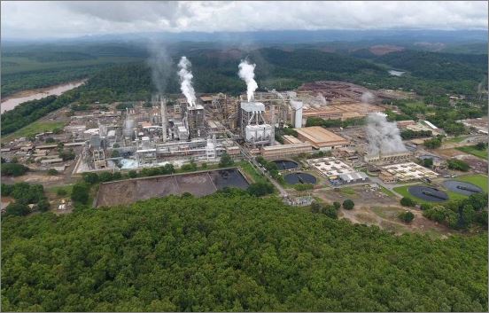 Trabalhador morre atropelado por rolo compressor em fábrica no interior de MG