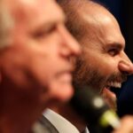Moraes determina bloqueio de bens e contas de Eduardo Bolsonaro