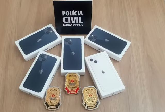 Polícia recupera iPhones avaliados em R$ 18 mil comprados por funcionário de loja com dados de clientes em Poços de Caldas