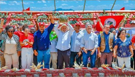 Lula entrega mais de 12 mil lotes de terras da reforma agrária
