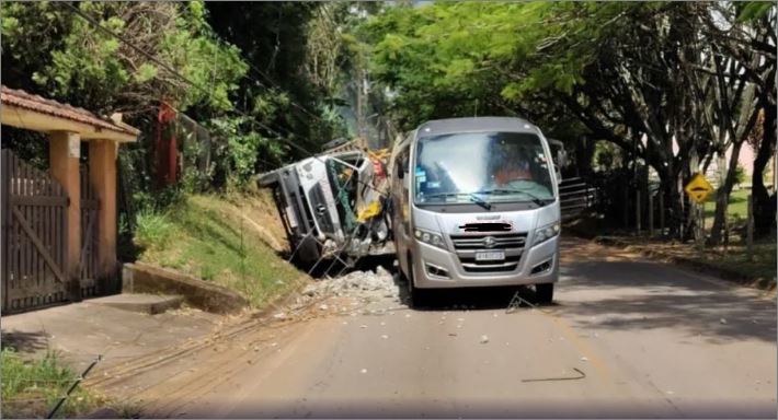 Acidente entre ônibus e caminhão deixa dois mortos em distrito de Ouro Preto (MG)