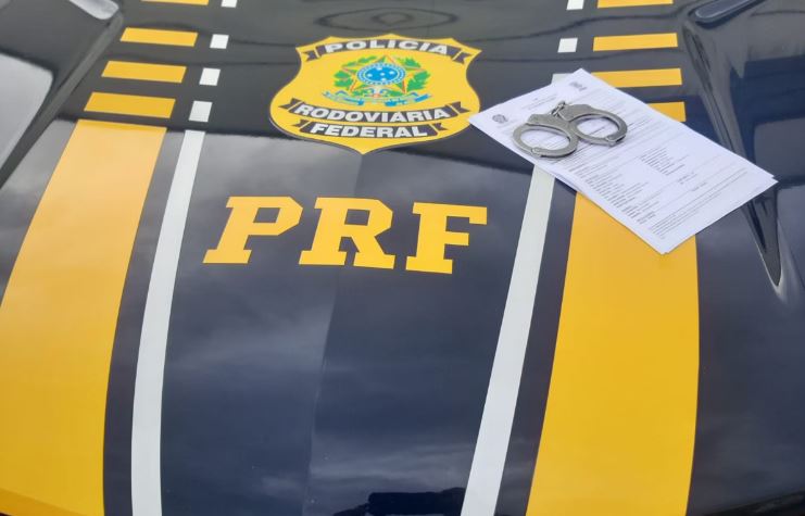 Foragido da Justiça que possui diversas identidades é preso pela PRF na BR-262, em MG