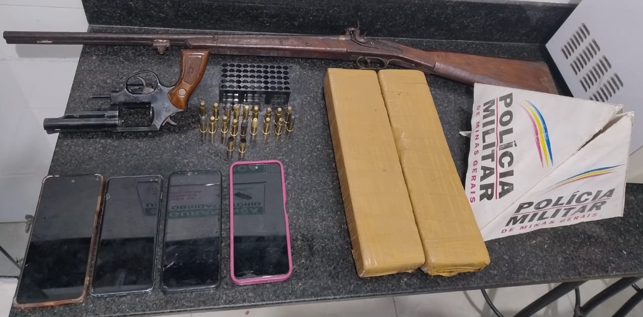 Suspeitos de roubos em Formiga, Córrego Fundo e na zona rural desses municípios são presos com armas, munições e drogas