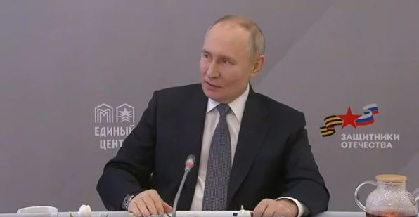 Em meio a propostas de paz, Putin reafirma ataques na Ucrânia: ‘não abriremos mão do que é nosso’