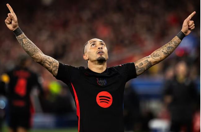 Bola de Ouro? Raphinha supera marca de Neymar na Champions League pelo Barcelona