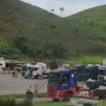 Criminosos roubam 400 pneus de caminhoneiro em parada na beira da BR-040
