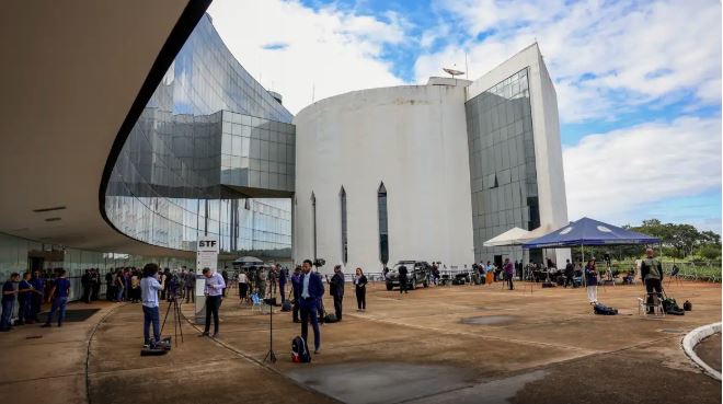 STF decide hoje se Bolsonaro e aliados viram réus pela trama golpista