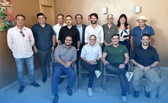 Secretário de Governo, Marcelo Aro, se reúne com prefeitos em Formiga para discutir demandas regionais