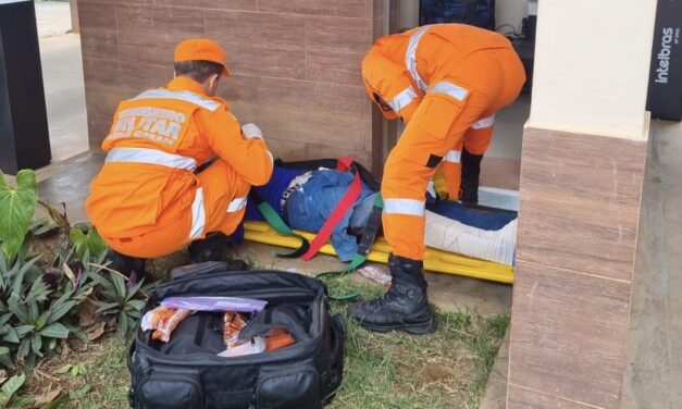 Motociclista fica ferido em colisão próximo à portaria do Amafurnas, em Formiga
