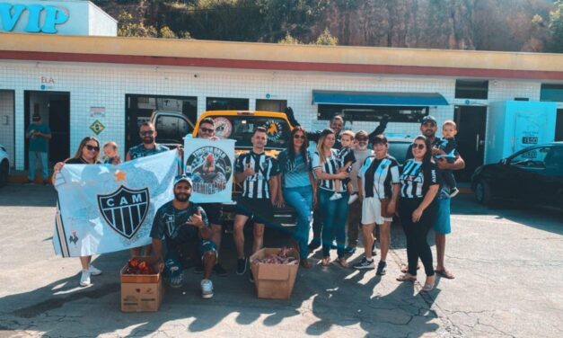 “Torcida do Galo Formiga” leva alegria e solidariedade a crianças, em bairros de Formiga, neste domingo de Páscoa