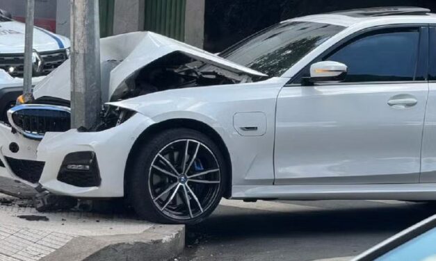 Adolescente dirige BMW sem autorização dos pais, bate, abandona carro e foge em Belo Horizonte