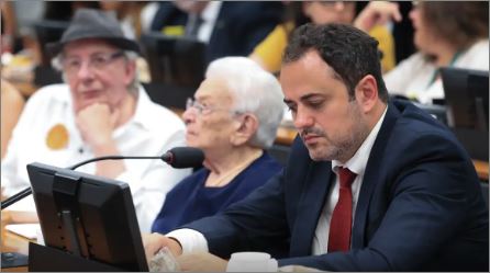 Conselho de Ética aprova cassação do mandato de Glauber Braga