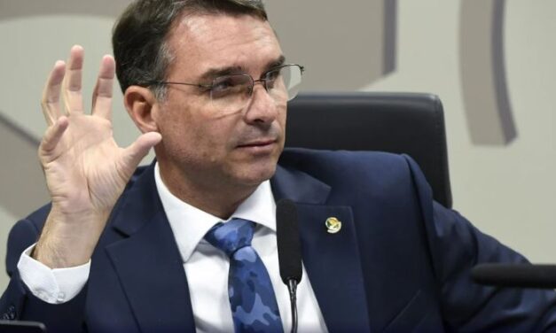 Flávio Bolsonaro diz que Collor foi vítima de ‘ato de ódio’ de Moraes