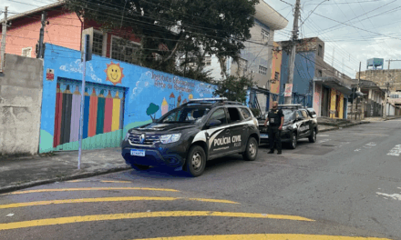 Jovem com esquizofrenia é abusada por padrasto e engravida; criança denuncia o pai à polícia