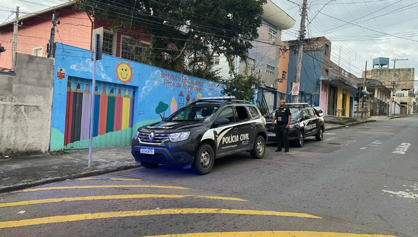 Jovem com esquizofrenia é abusada por padrasto e engravida; criança denuncia o pai à polícia