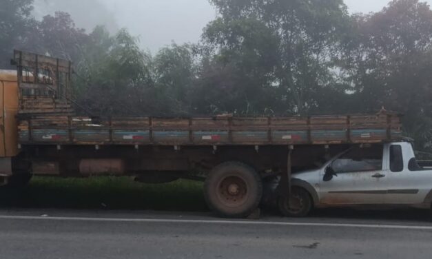 Colisão entre quatro veículos deixa dois mortos na madrugada desta terça-feira na MG-050, em Formiga