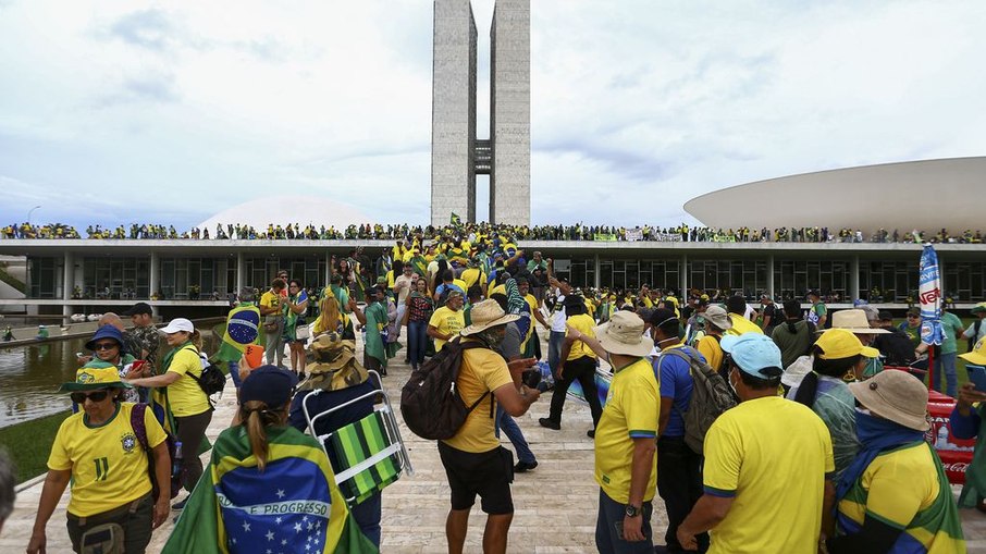Familiares de presos do 8/1 estudam greve de fome para pressionar votação do PL da Anistia
