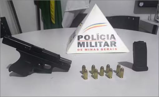 Homem é preso após roubar arma de policial civil fora de serviço em Carmo de Minas, MG