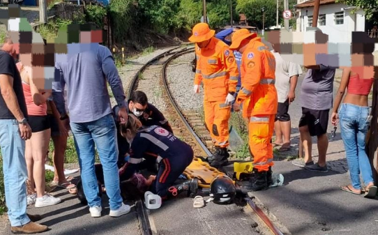 Acidente entre carro e bicicleta elétrica é registrado no Centro de Formiga