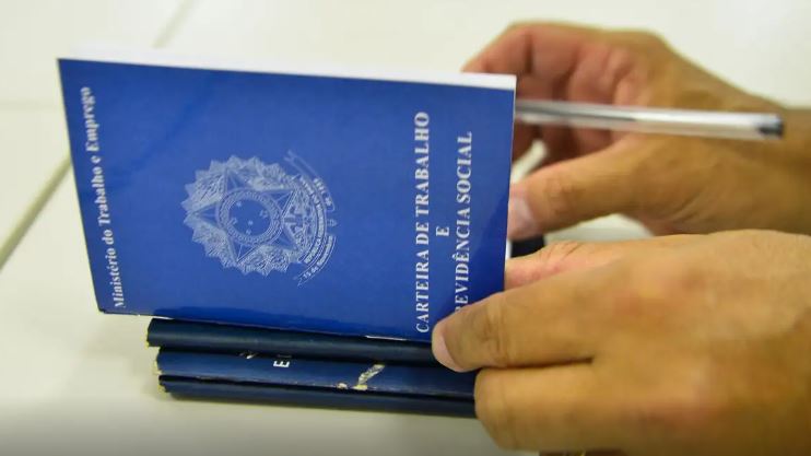 Desemprego entre jovens cai pela metade entre 2019 e 2024