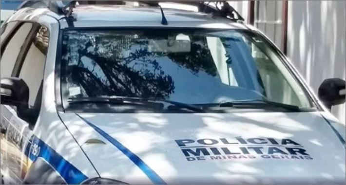 Homem invade escola infantil, ameaça alunos, passa mal e morre em MG