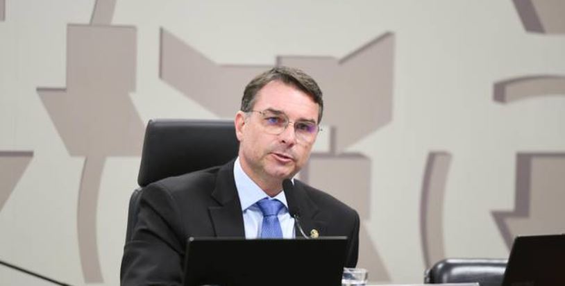 CSP aprova porte de arma de fogo aos advogados para defesa pessoal