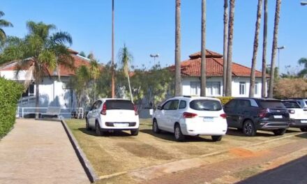 Crise faz hospital suspender internações  