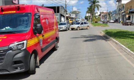 Motociclista fica ferido em acidente na Avenida Magalhães Pinto, em Arcos
