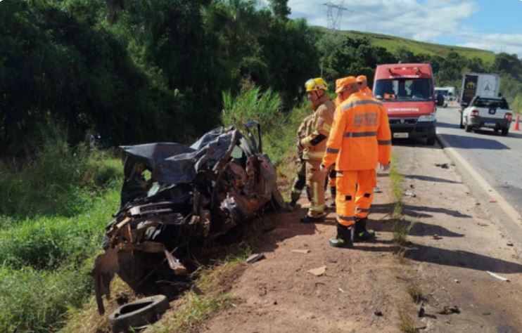 Colisão entre caminhão e carro de passeio deixa uma pessoa morta na MG-179, Sul de Minas