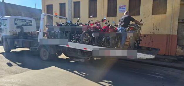 Operação contra motos irregulares apreende 8 veículos e prende um jovem em Pains