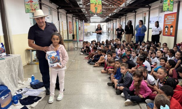 Prefeitura de Pains realiza a entrega do kit escolar completo