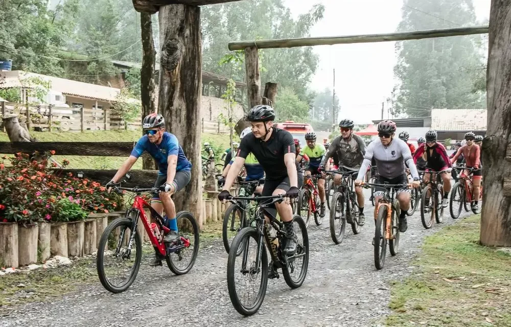 “Pedal Histórico nas Rotas dos Carros de Boi” reúne ciclistas e promove solidariedade em Formiga