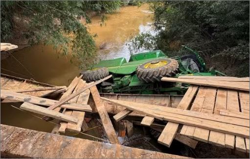 Ponte é interditada após ceder devido a sobrecarga de colheitadeira em Três Corações; veja rota alternativa