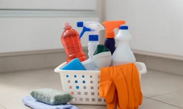 Idosa morre intoxicada após misturar produtos de limpeza em casa