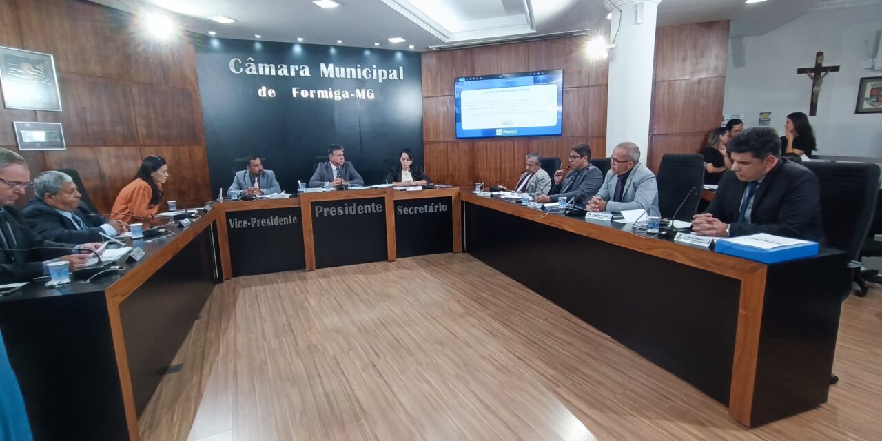 Câmara Municipal de Formiga aprova por unanimidade três projetos de lei durante a 11ª Reunião Ordinária