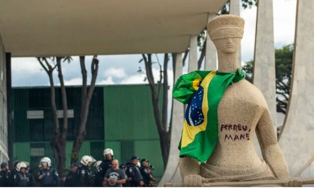 STF tem maioria para condenar mulher que pichou estátua no 8/1