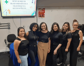 Curso de Biomedicina do Unifor-MG levou orientações sobre ISTs a estudantes do ensino médio