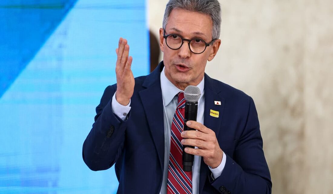 Zema quer lei para ‘guinchar’ moradores de rua e diz que eles são como carros parados em local proibido