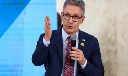 Zema quer lei para ‘guinchar’ moradores de rua e diz que eles são como carros parados em local proibido