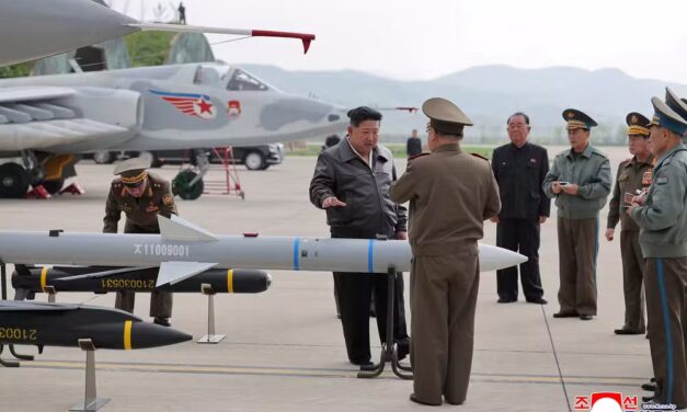 Kim Jong-un pede que forças da Coreia do Norte ‘intensifiquem’ preparação para guerra