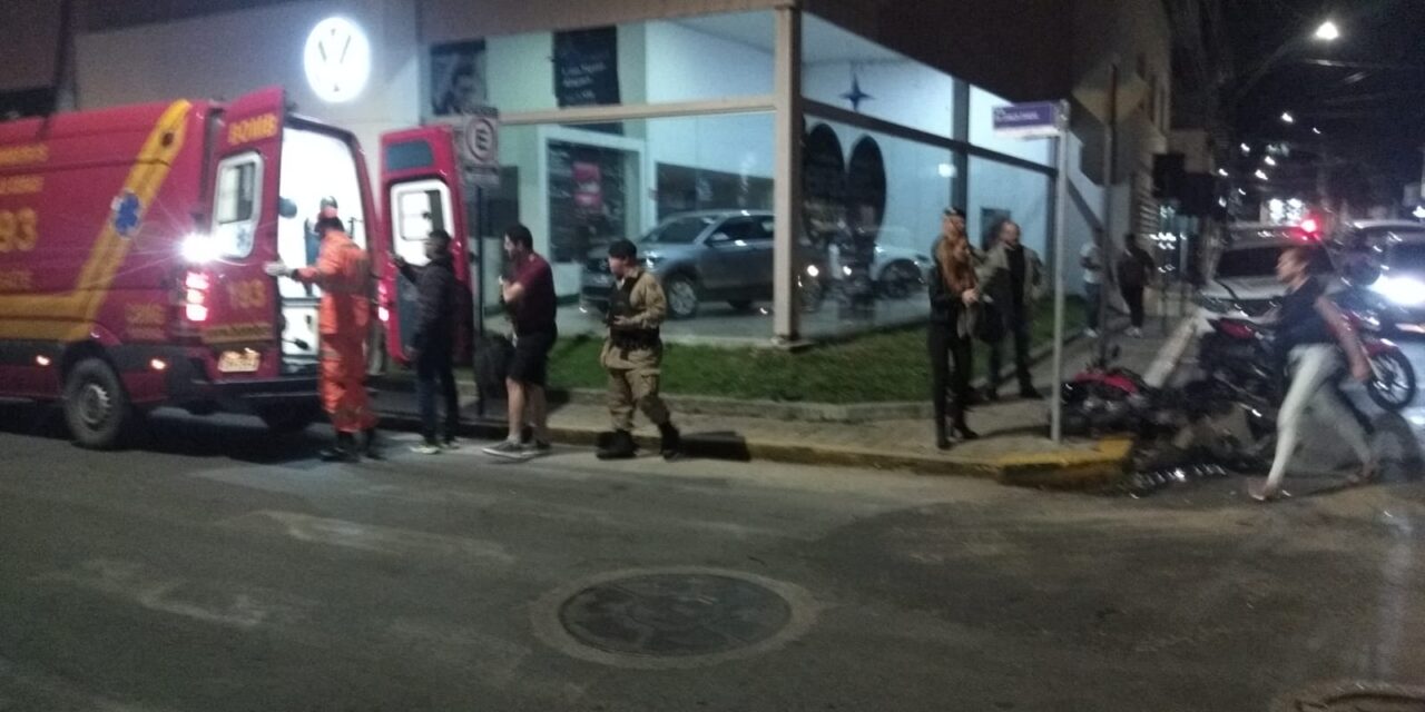 Motociclista fica ferido em colisão com automóvel no Centro de Formiga