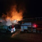 Corpo de Bombeiros divulga informações sobre incêndio em fábrica de calçados, em Itapecerica