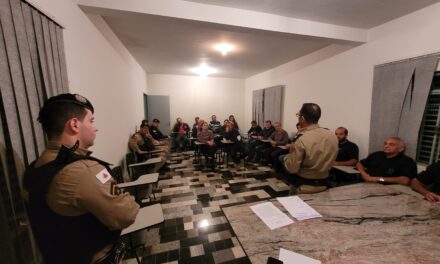 PMMG promove reunião comunitária com produtores rurais em Itapecerica para reforçar segurança no campo