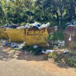 Continua vergonhosa a situação do lixo não recolhido no distrito turístico de Pontevila