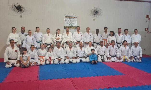 Dojo Kelcio sedia seminário de aperfeiçoamento de karatê com Shihan João Carlos  Godoi, 7º Dan