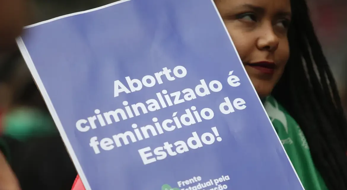Meninas mães passam de 14 mil e só 1,1% tiveram acesso a aborto legal