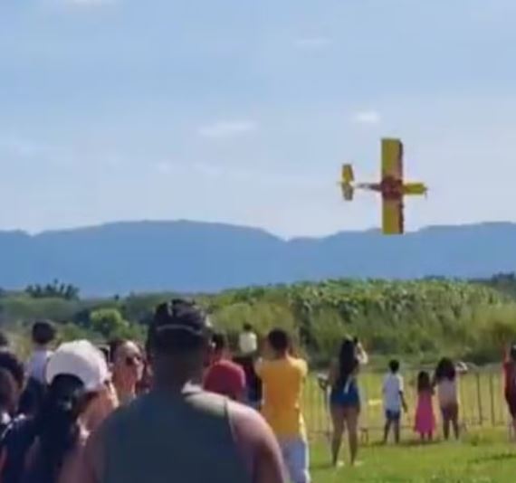 Avião faz pouso de emergência durante evento no Museu Aeroespacial no Rio