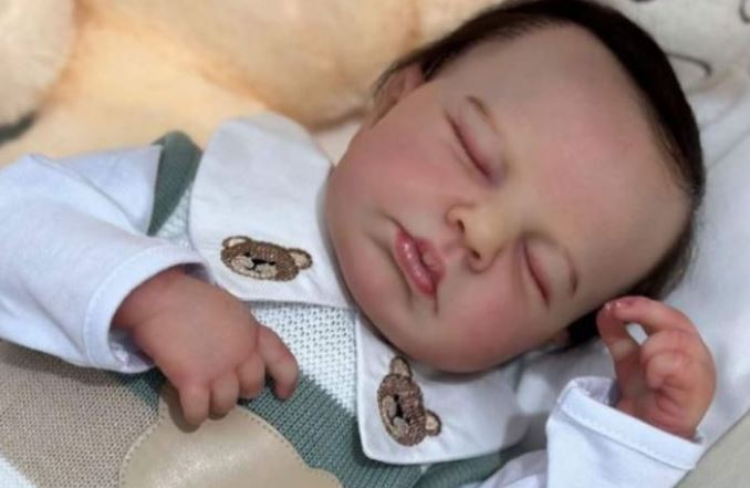 Polícia Militar é acionada para salvar bebê reborn de engasgo