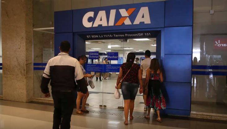 Caixa libera abono salarial para nascidos em maio e junho