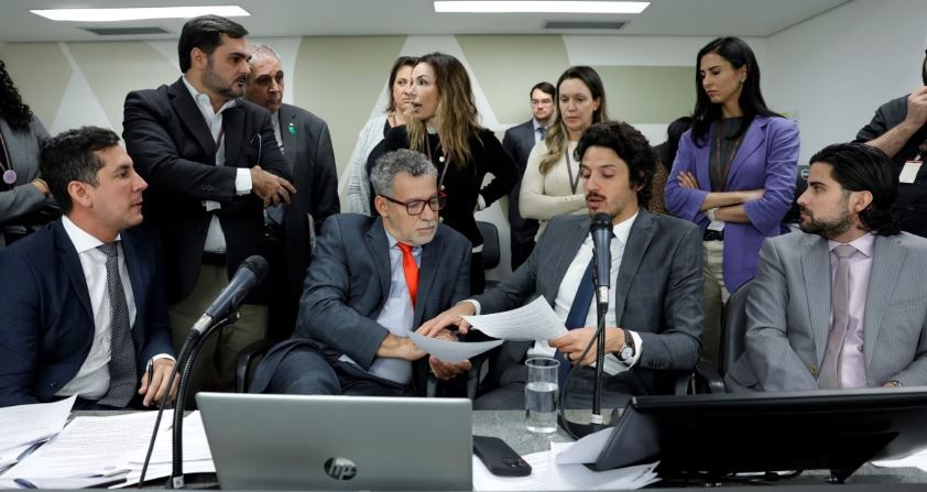 Sem Cemig e Copasa, pacote do Propag avança em primeira comissão da ALMG